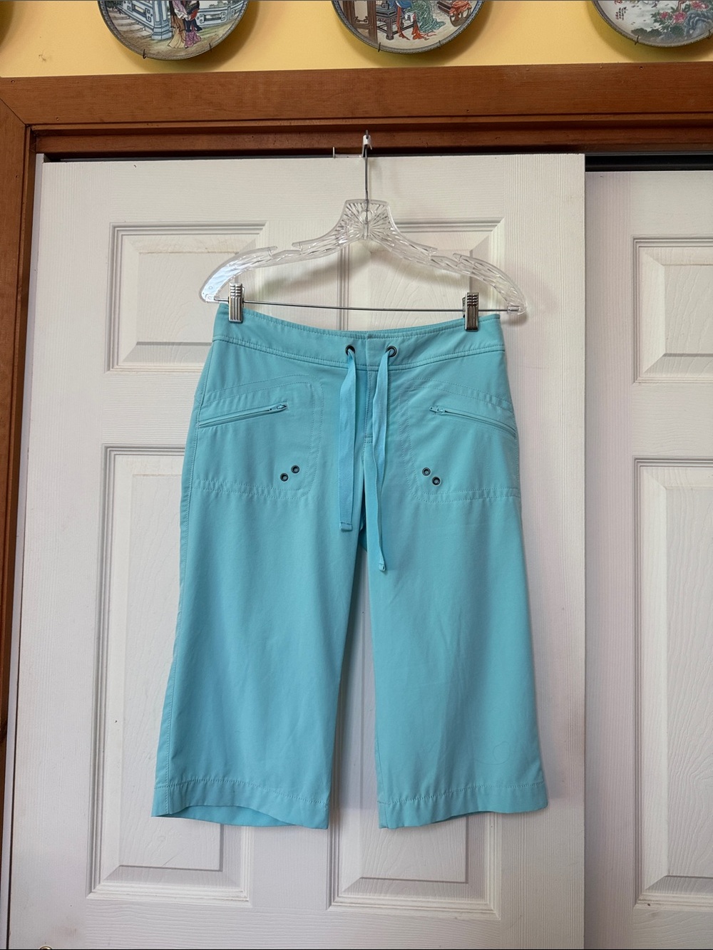Athleta  Capri style pants